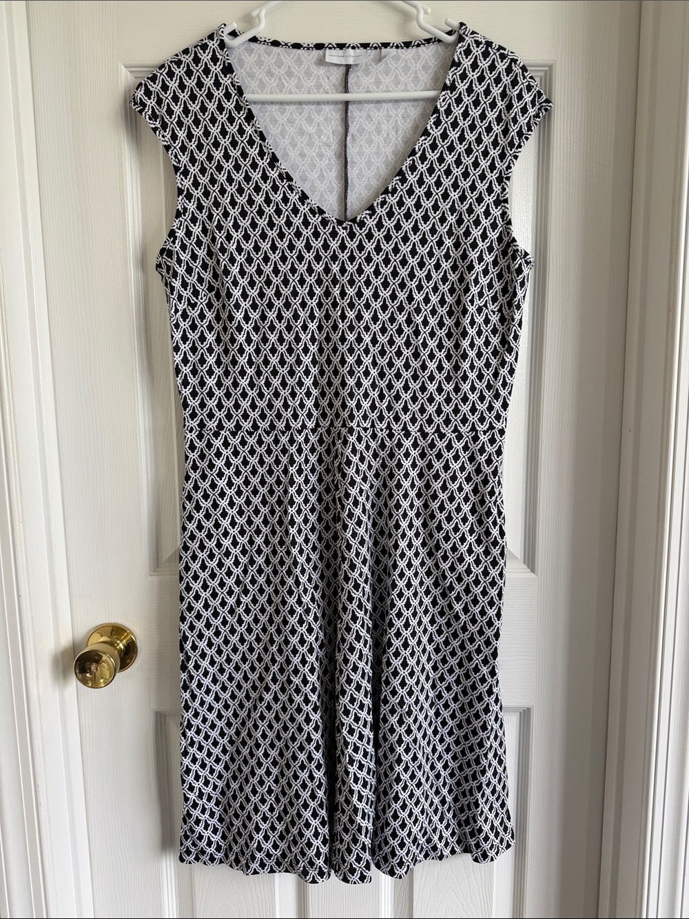 NWOT New York & Company Black and White Patterned V-Neck Midi Dress